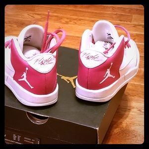 Girls Jordan Pink White sz 1 YOUTH
